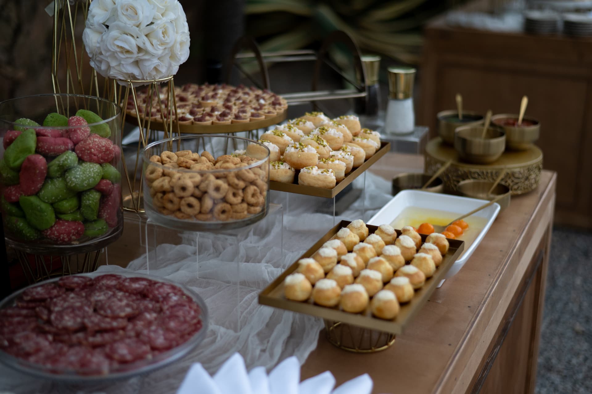 Buffet curato durante un ricevimento